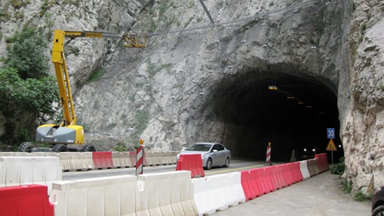 Plase-TECCO®-pentru-stabilizarea-portalurilor-de-tunel-2